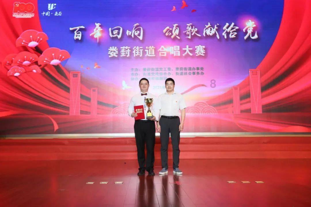 极具布依族特色的漩涡纹，隐喻着布依族对于水这以万物之源的崇敬