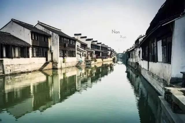 在驾校学车时，为什么不踩油门光踩离合就可以走？游戏画面